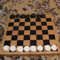 У соперников уменьшается количество шашек в игре